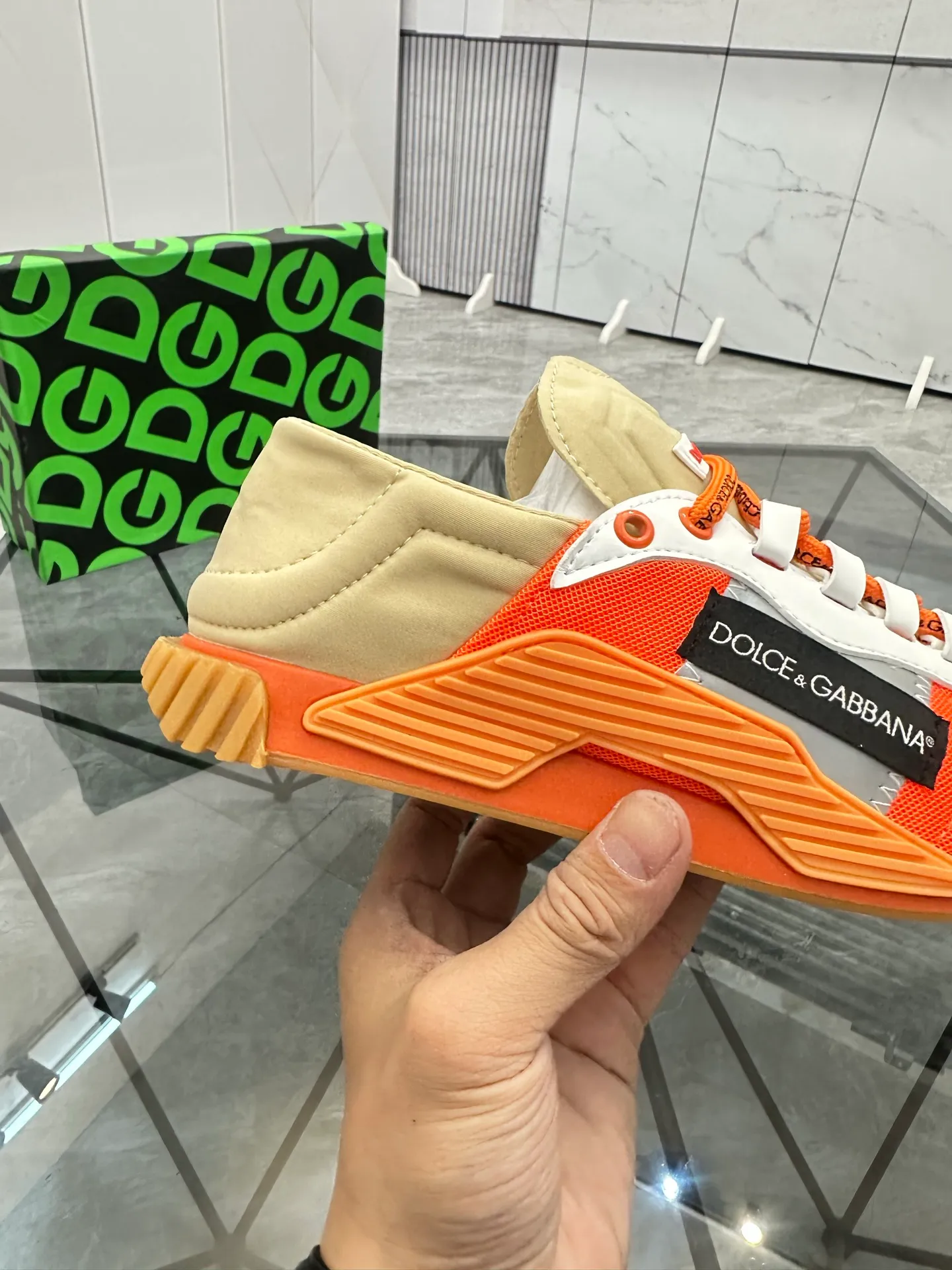 Men's shoes: 💰P440¥ Product trademark: DG "Dolce & Gabbana*" low-top sports shoes Regular size: 35-44 (can be customized to 45.46.) Couple style Product materials: Upper imported cowhide stitching original material, breathable lining, original outsole. Number: 803